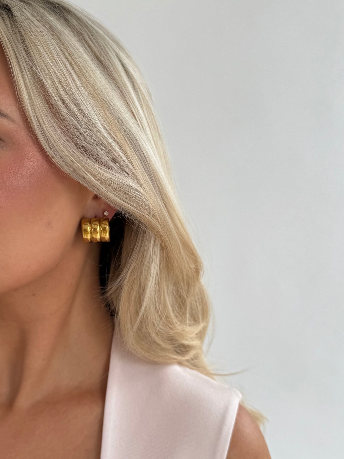 LEEZA Ribbed Hoops