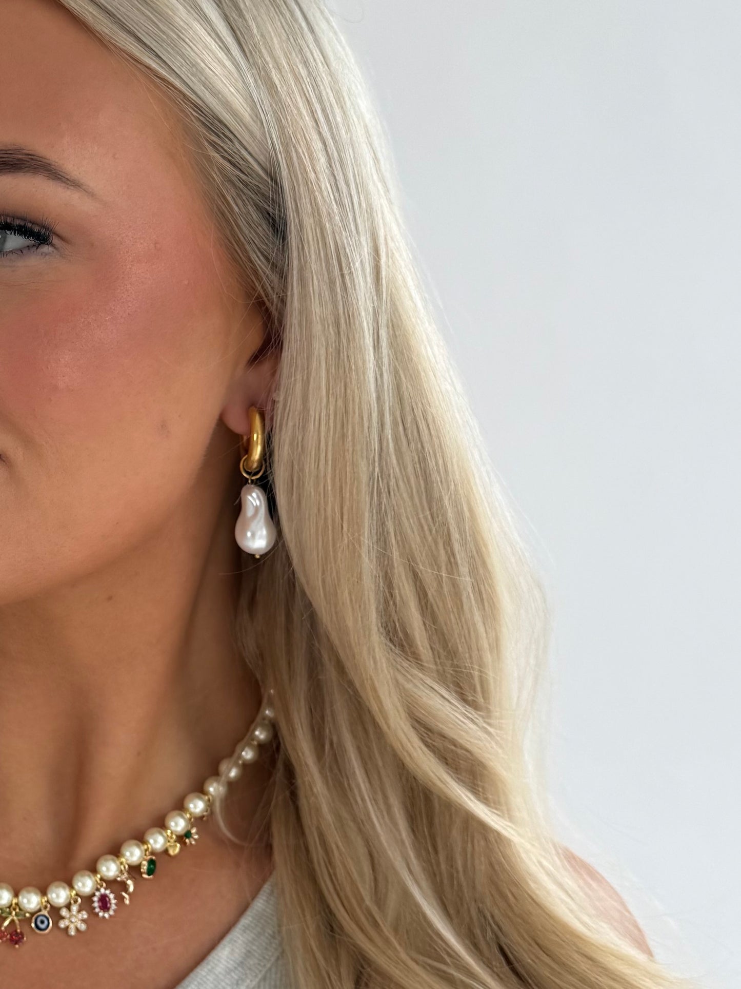 SOPHIE Freshwater Pearl Hoops